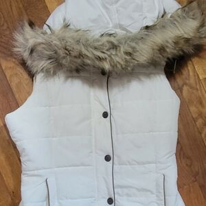 Puffer vest white with faux fur trim hood size M